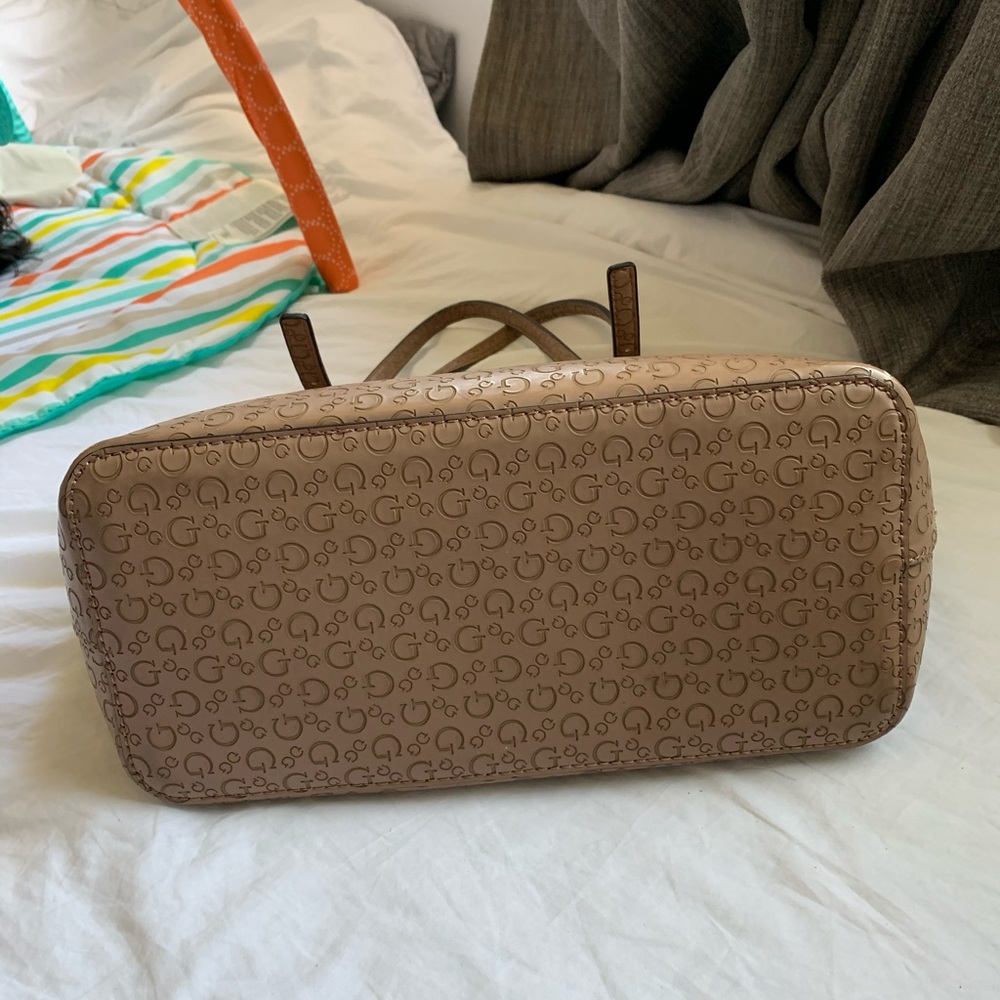 Guess - Picture 3 of 9